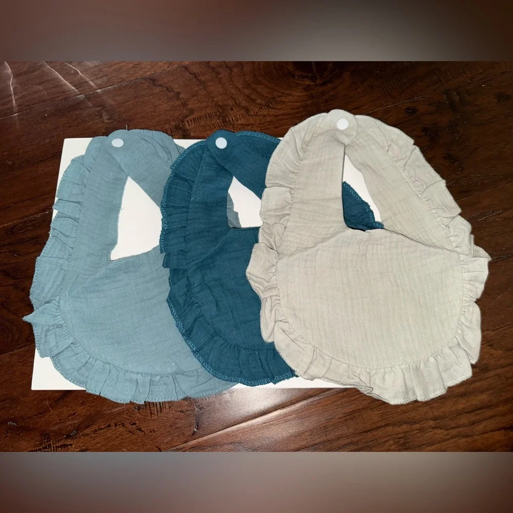 New Set of 3 Girls Muslin Bibs Gift Set